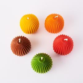 Mehil&auml;isvahakynttil&auml;, iso pallo